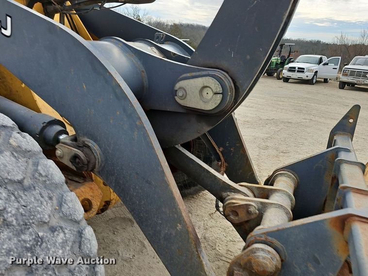 image for item EJ6004 2005 John Deere 624J wheel loader