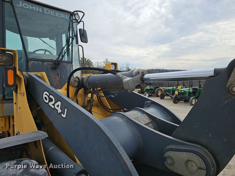 image for item EJ6004 2005 John Deere 624J wheel loader