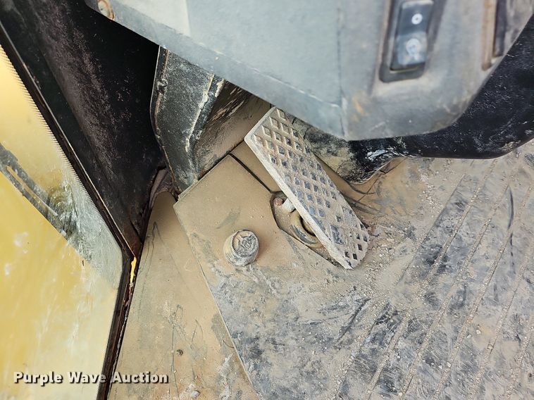 image for item EJ6004 2005 John Deere 624J wheel loader