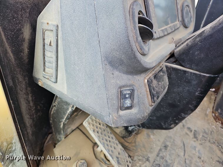 image for item EJ6004 2005 John Deere 624J wheel loader