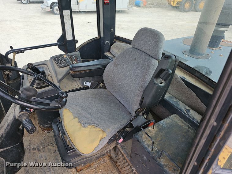 image for item EJ6004 2005 John Deere 624J wheel loader