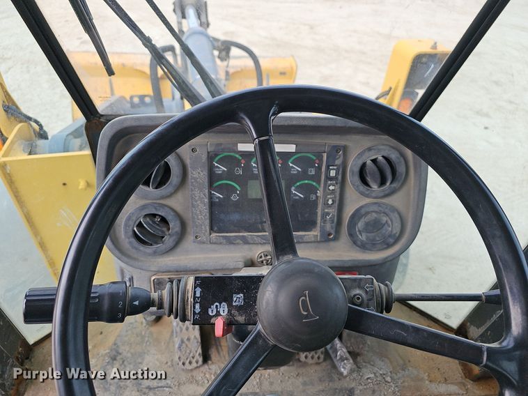 image for item EJ6004 2005 John Deere 624J wheel loader