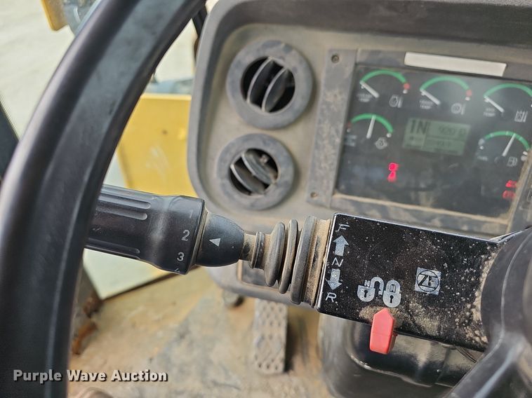 image for item EJ6004 2005 John Deere 624J wheel loader