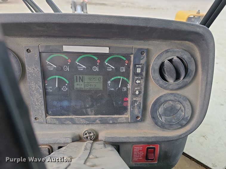 image for item EJ6004 2005 John Deere 624J wheel loader