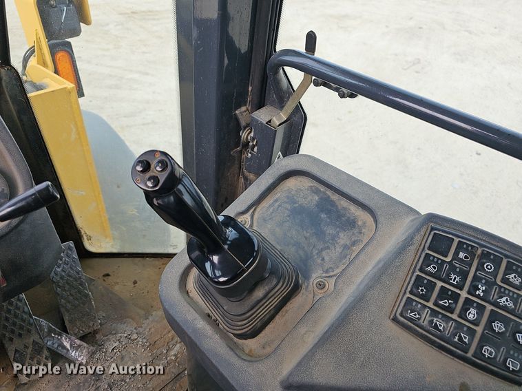 image for item EJ6004 2005 John Deere 624J wheel loader