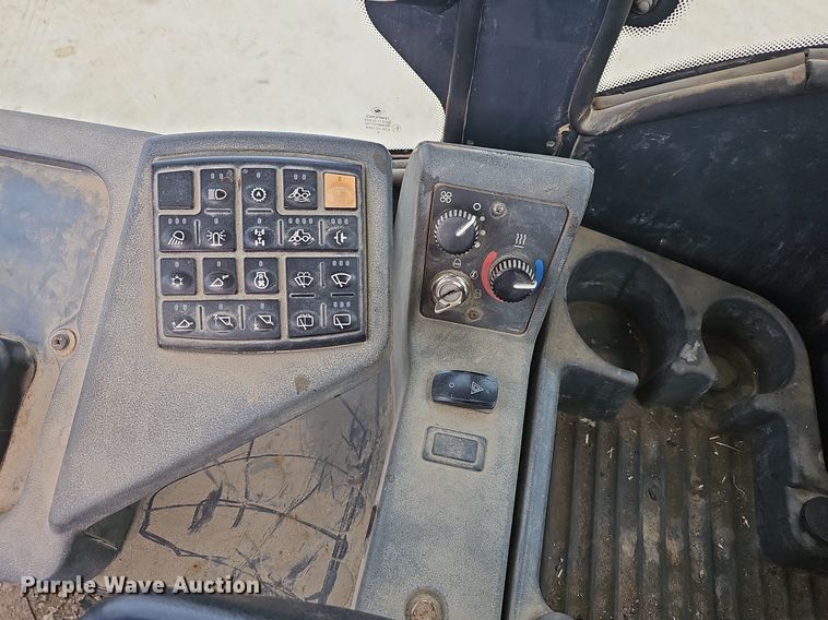 image for item EJ6004 2005 John Deere 624J wheel loader