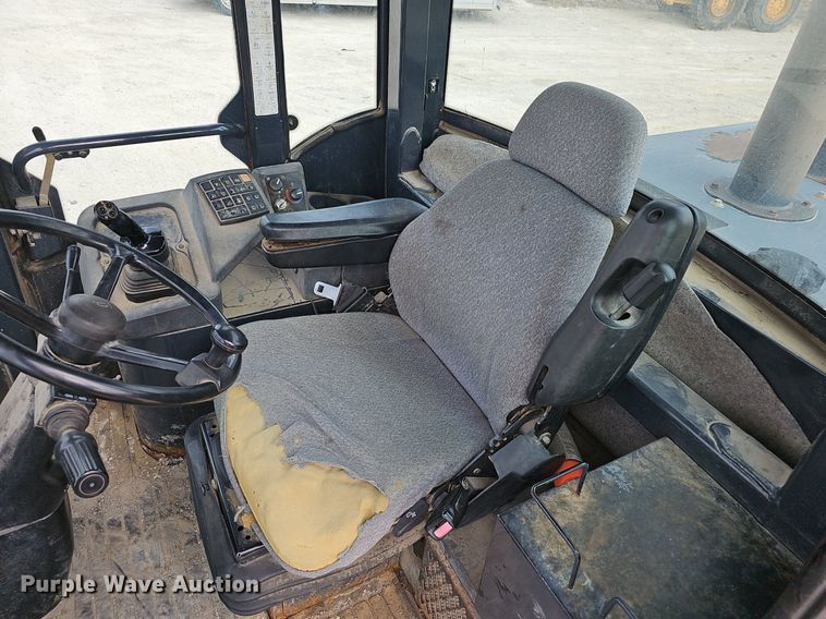 image for item EJ6004 2005 John Deere 624J wheel loader