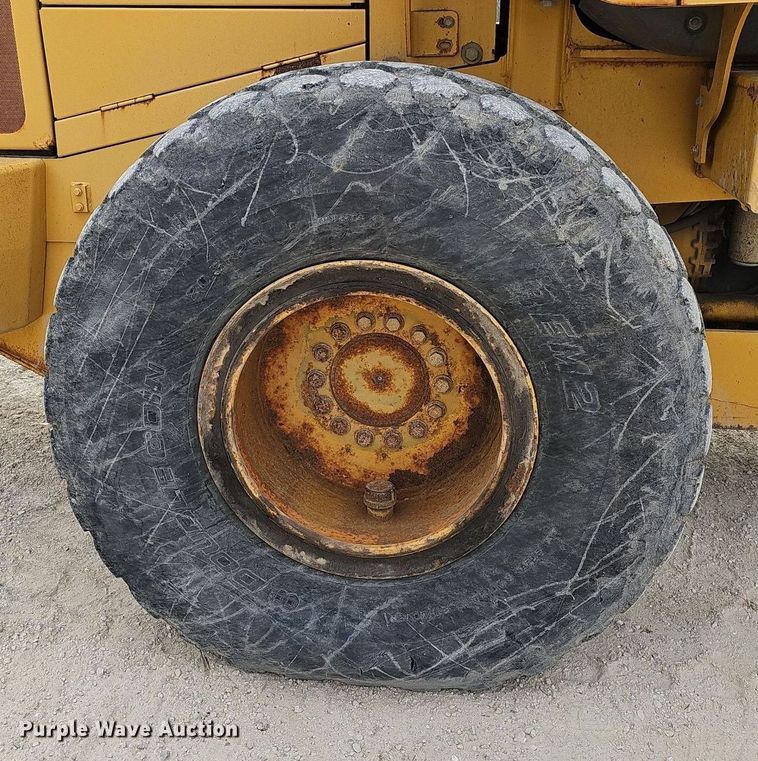 image for item EJ6004 2005 John Deere 624J wheel loader