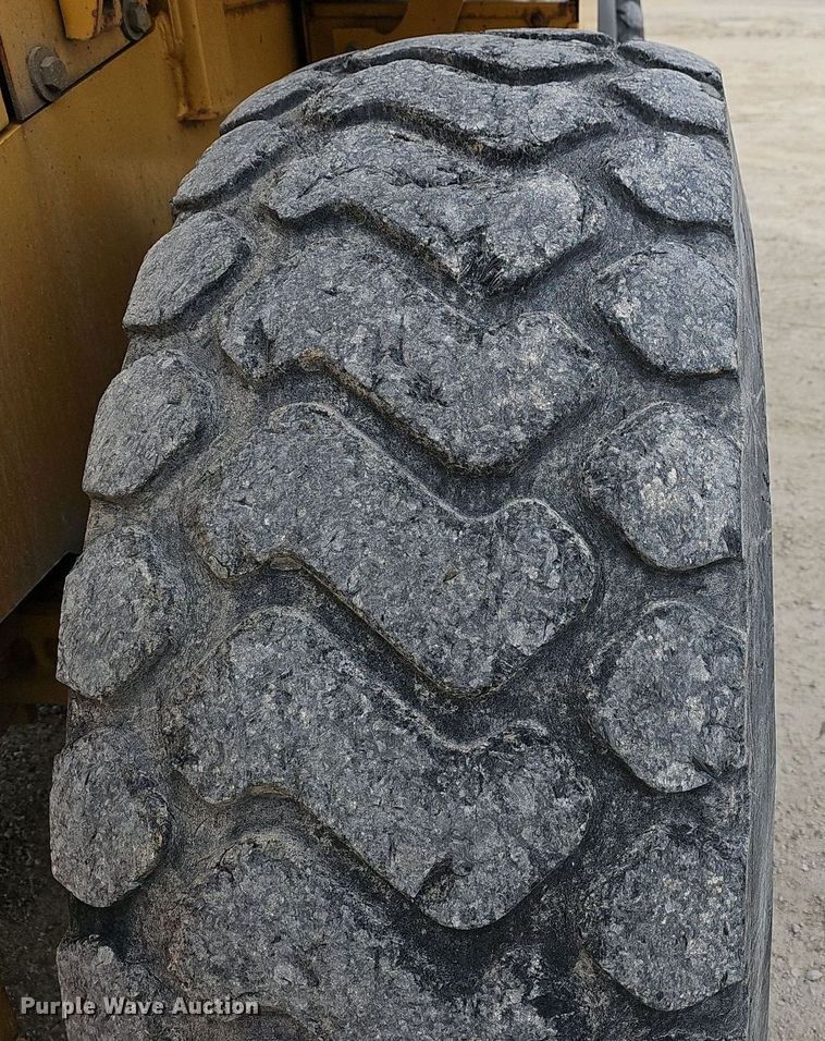 image for item EJ6004 2005 John Deere 624J wheel loader