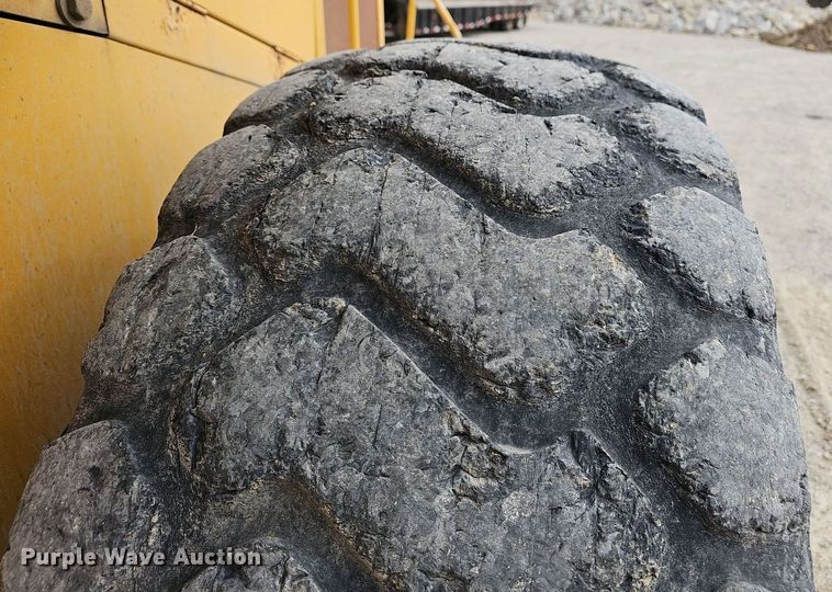 image for item EJ6004 2005 John Deere 624J wheel loader