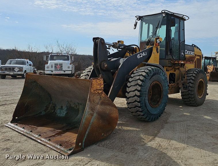 image for item EJ6008 2004 John Deere 624J wheel loader