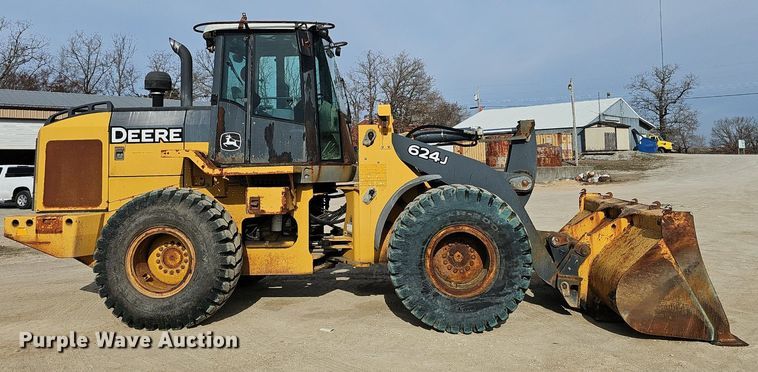 image for item EJ6008 2004 John Deere 624J wheel loader