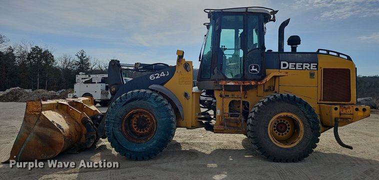 image for item EJ6008 2004 John Deere 624J wheel loader