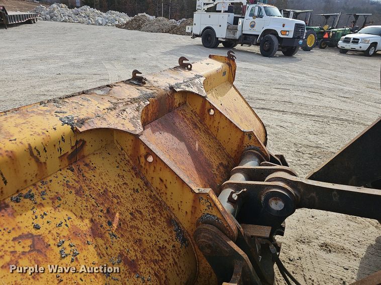 image for item EJ6008 2004 John Deere 624J wheel loader