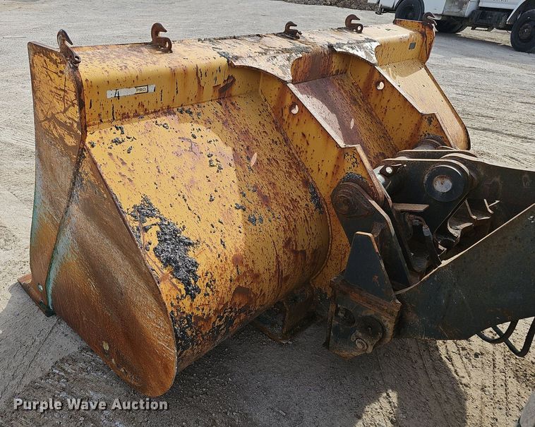 image for item EJ6008 2004 John Deere 624J wheel loader