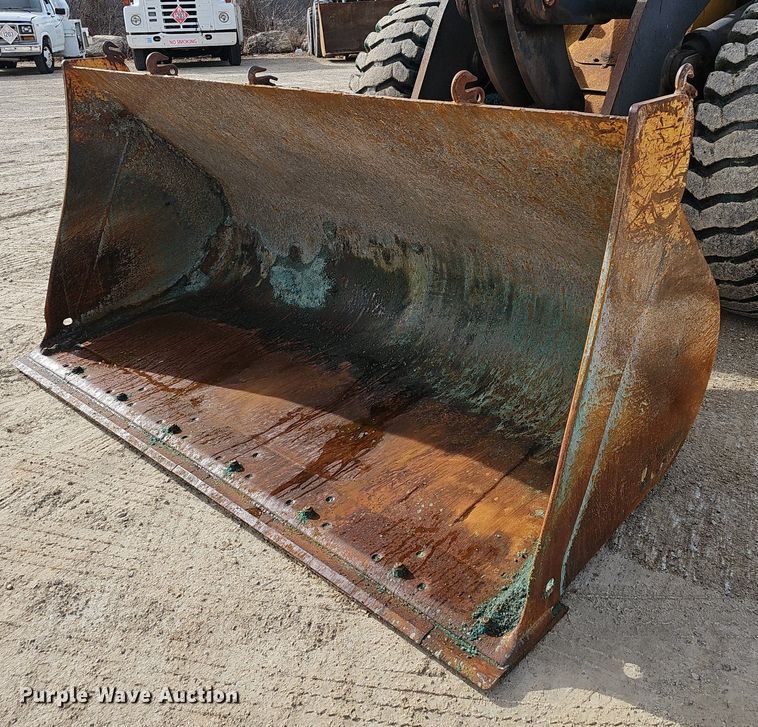 image for item EJ6008 2004 John Deere 624J wheel loader