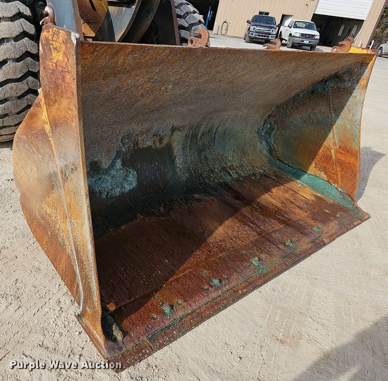 image for item EJ6008 2004 John Deere 624J wheel loader