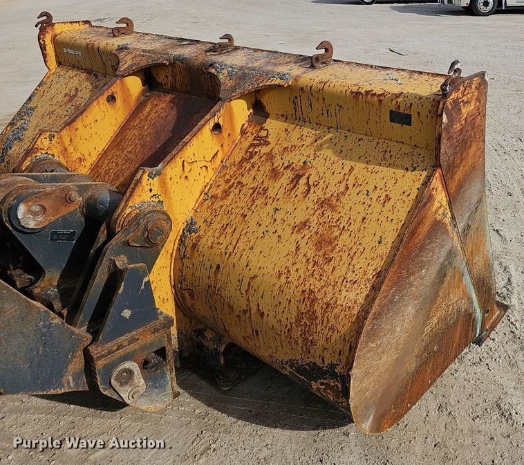 image for item EJ6008 2004 John Deere 624J wheel loader