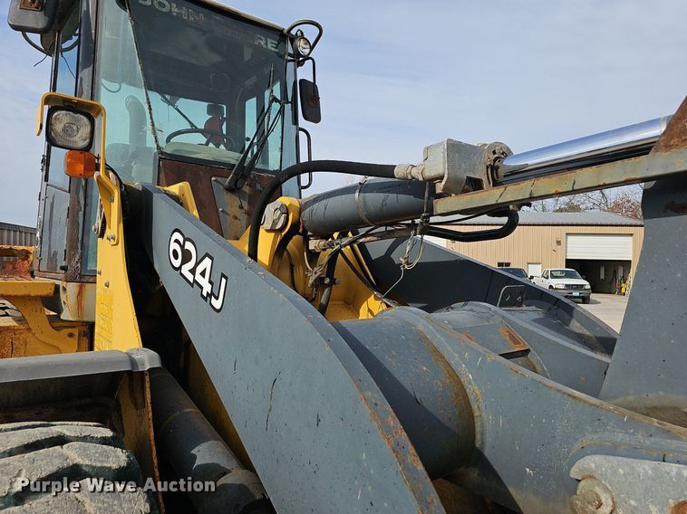 image for item EJ6008 2004 John Deere 624J wheel loader