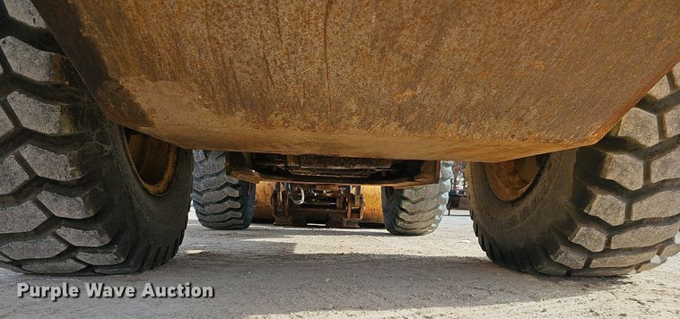 image for item EJ6008 2004 John Deere 624J wheel loader