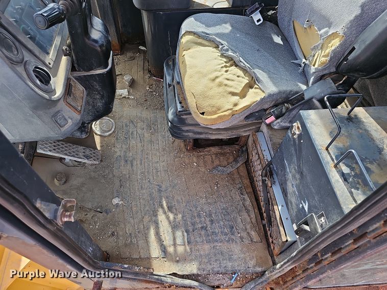 image for item EJ6008 2004 John Deere 624J wheel loader