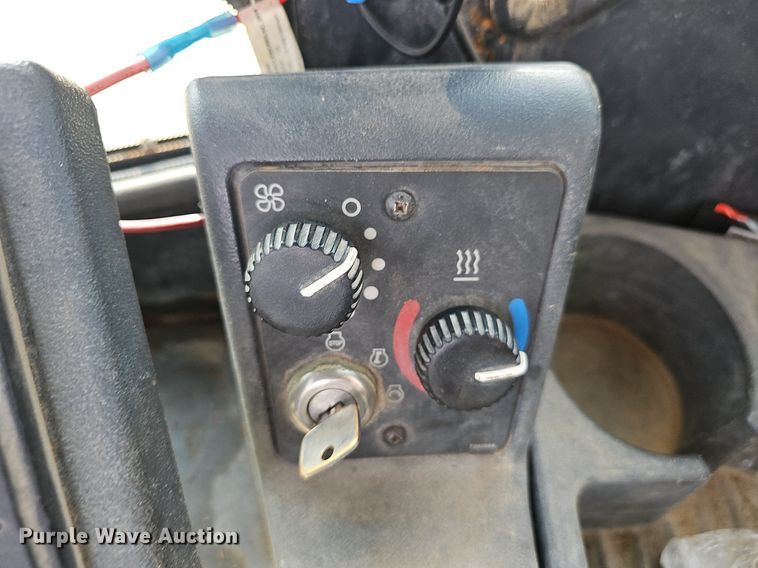 image for item EJ6008 2004 John Deere 624J wheel loader