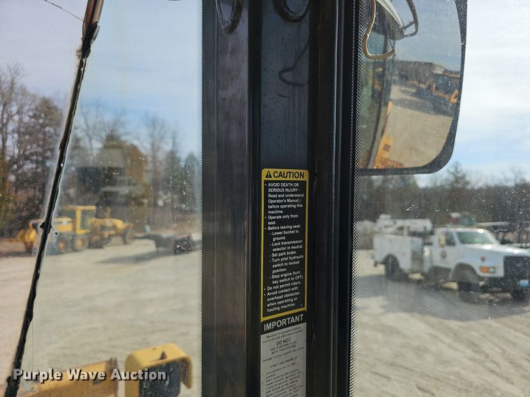 image for item EJ6008 2004 John Deere 624J wheel loader