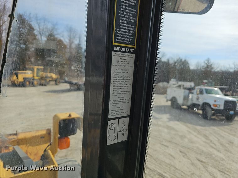 image for item EJ6008 2004 John Deere 624J wheel loader