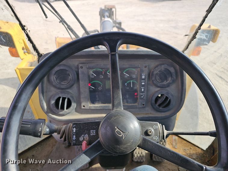 image for item EJ6008 2004 John Deere 624J wheel loader