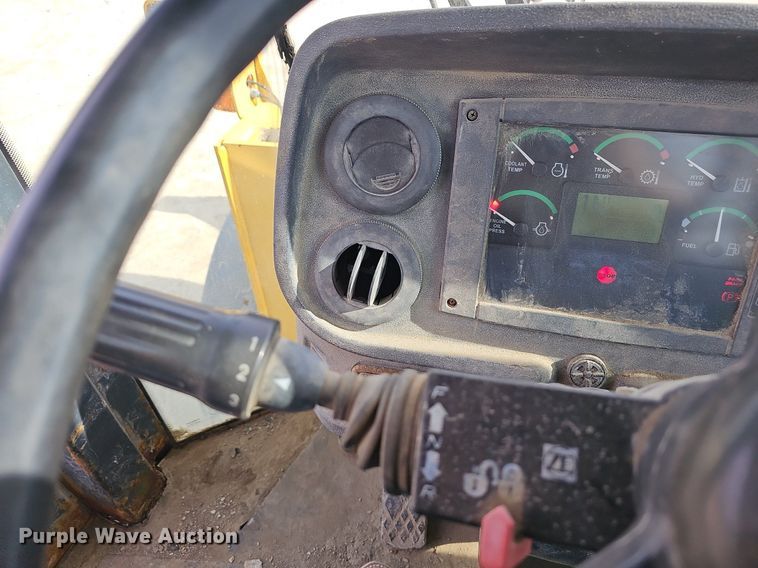 image for item EJ6008 2004 John Deere 624J wheel loader