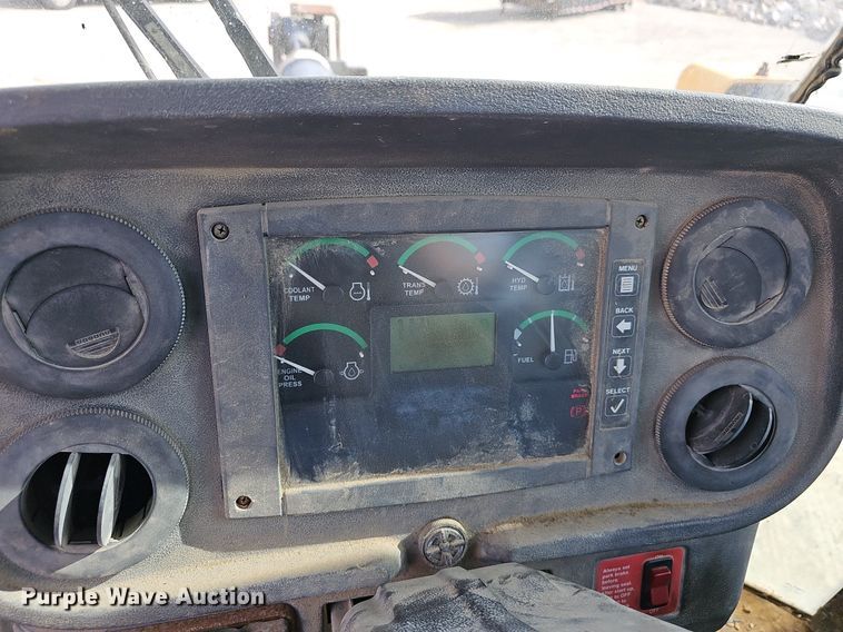 image for item EJ6008 2004 John Deere 624J wheel loader