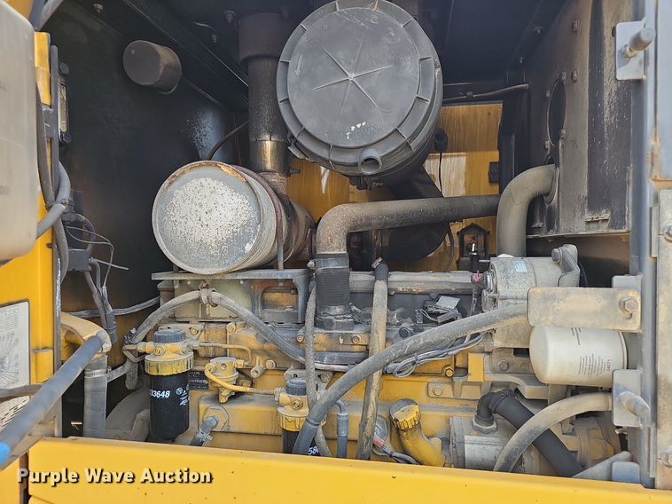 image for item EJ6008 2004 John Deere 624J wheel loader