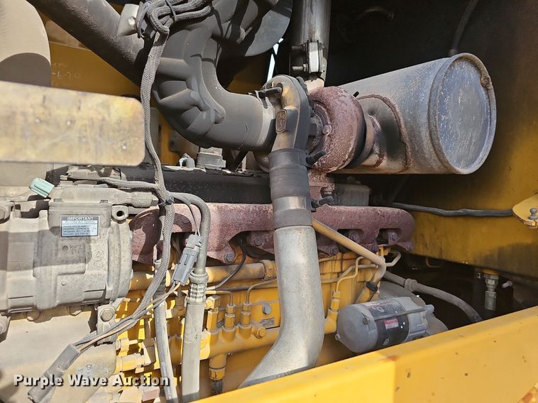 image for item EJ6008 2004 John Deere 624J wheel loader