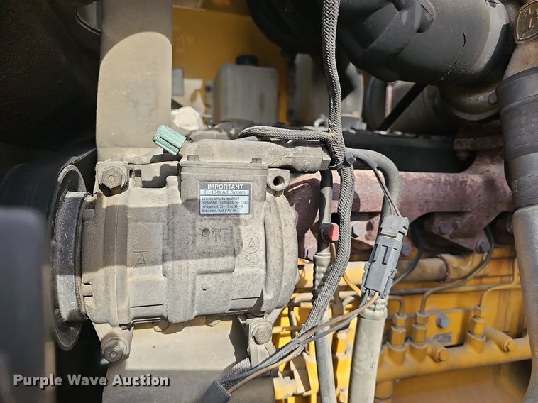 image for item EJ6008 2004 John Deere 624J wheel loader