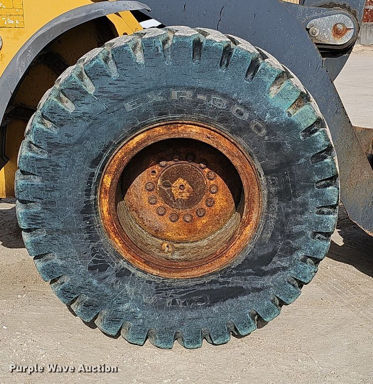 image for item EJ6008 2004 John Deere 624J wheel loader