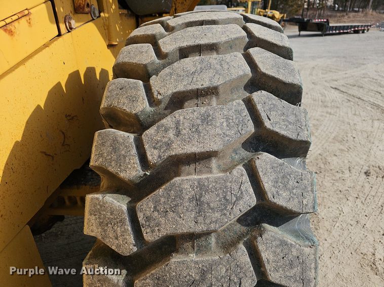 image for item EJ6008 2004 John Deere 624J wheel loader