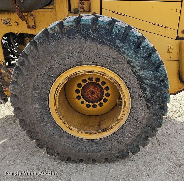 image for item EJ6008 2004 John Deere 624J wheel loader