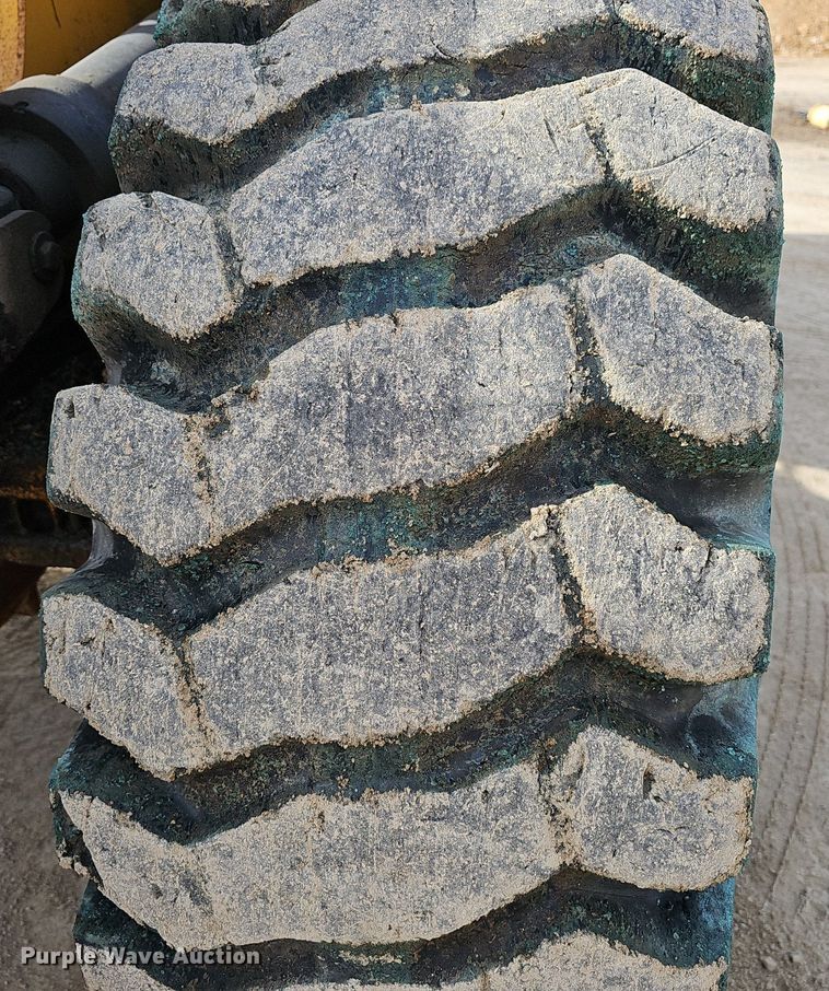 image for item EJ6008 2004 John Deere 624J wheel loader