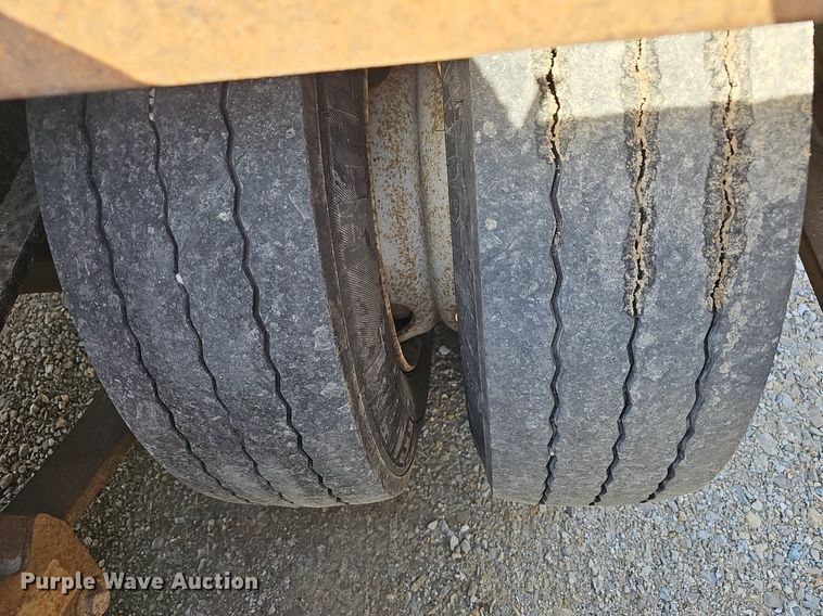 image for item EJ6009 1988 Landoll  drop deck trailer