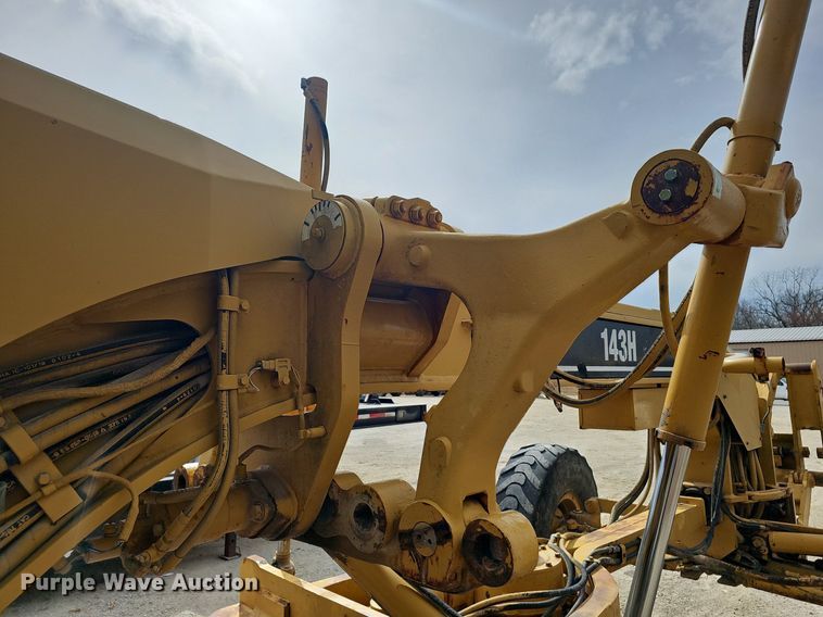 image for item EJ6010 2004 Caterpillar  143H motor grader