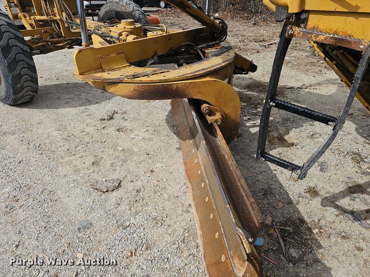 image for item EJ6010 2004 Caterpillar  143H motor grader