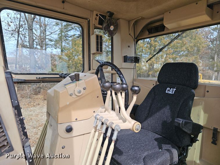 image for item EJ6010 2004 Caterpillar  143H motor grader