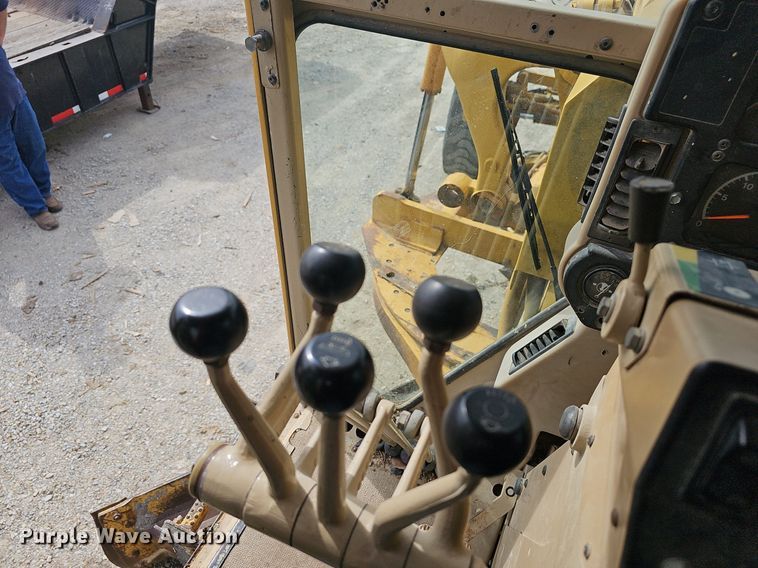 image for item EJ6010 2004 Caterpillar  143H motor grader