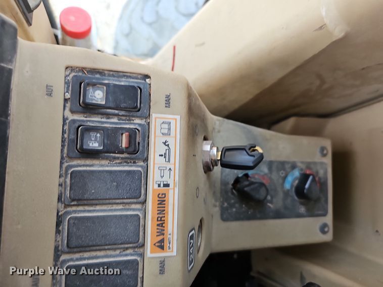 image for item EJ6010 2004 Caterpillar  143H motor grader