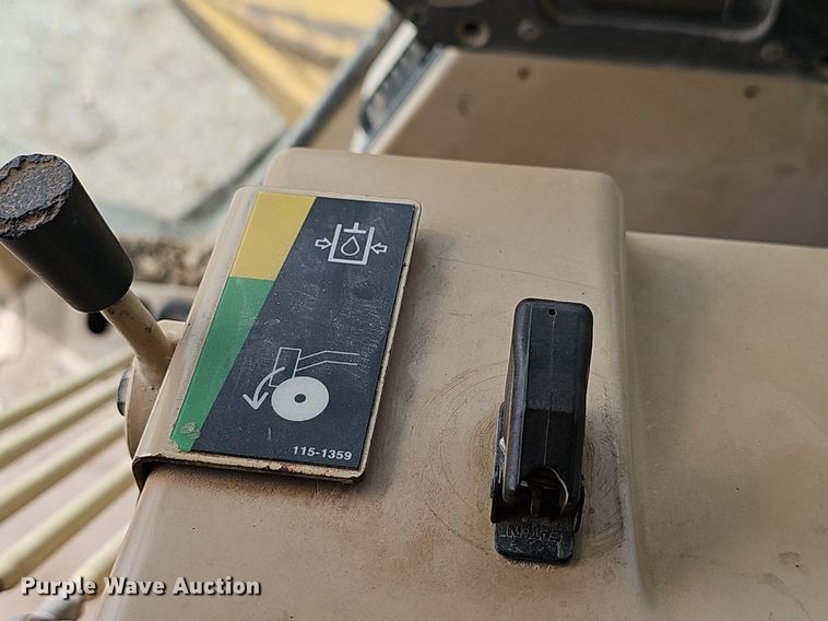 image for item EJ6010 2004 Caterpillar  143H motor grader