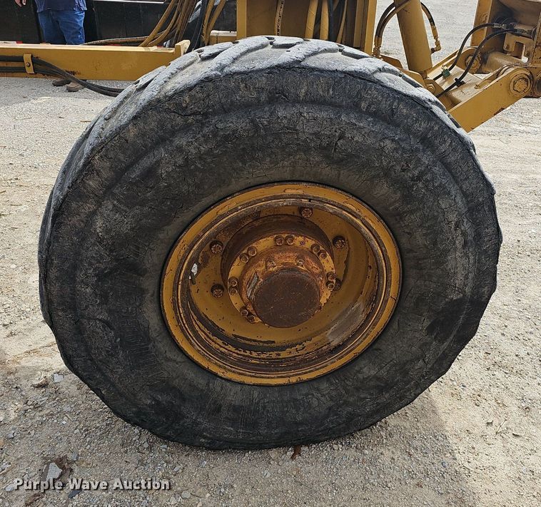 image for item EJ6010 2004 Caterpillar  143H motor grader