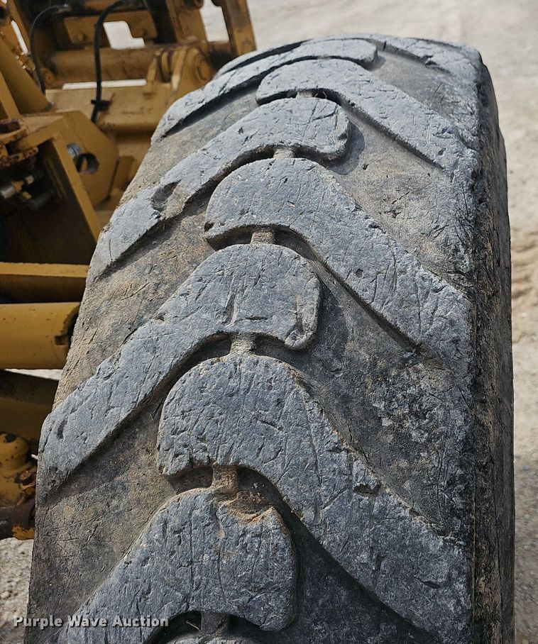 image for item EJ6010 2004 Caterpillar  143H motor grader