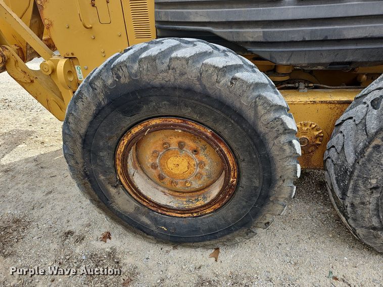 image for item EJ6010 2004 Caterpillar  143H motor grader