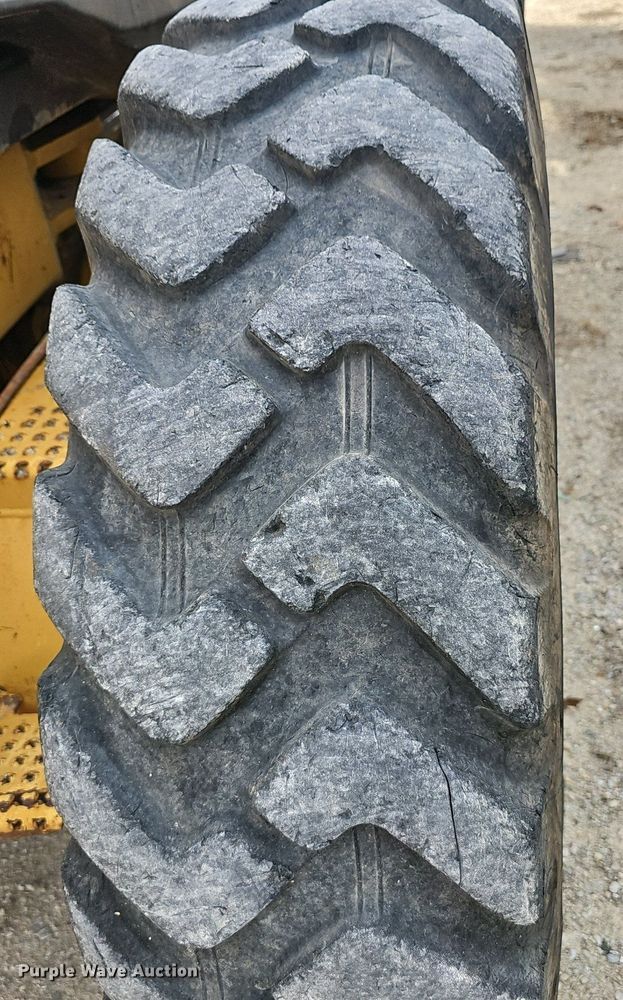 image for item EJ6010 2004 Caterpillar  143H motor grader