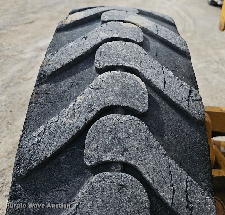 image for item EJ6010 2004 Caterpillar  143H motor grader